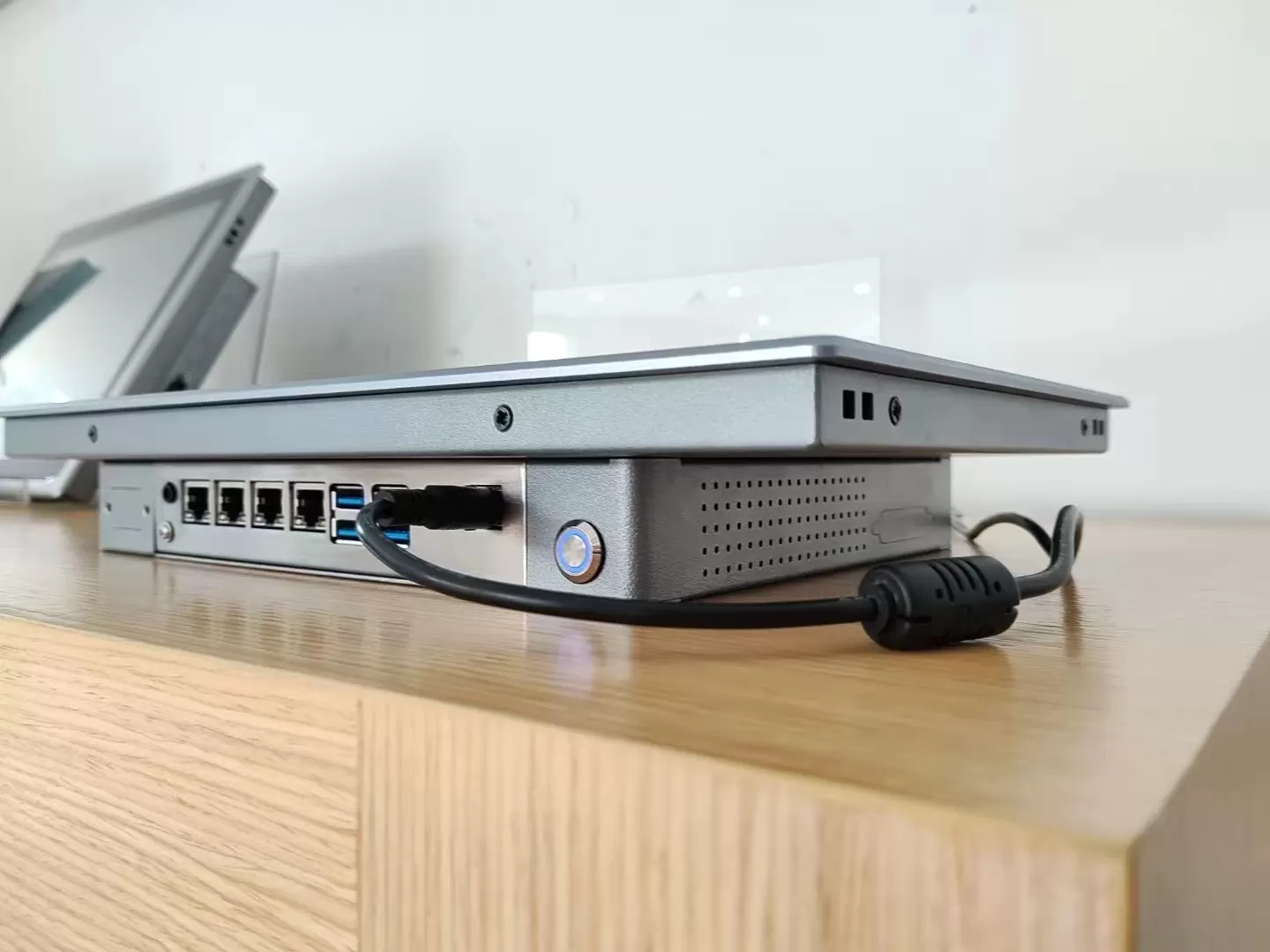 4 LAN ports computer