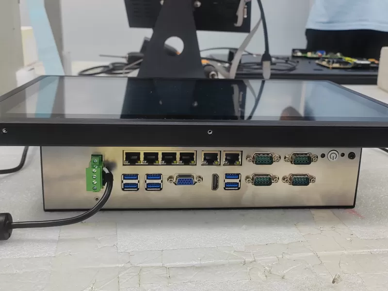 6 LAN Port 6 USB 3.0 Industrial Computer